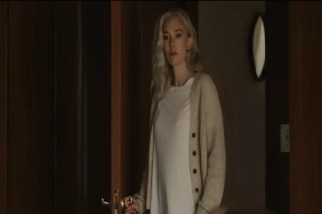 Sue Storm in Fantastic Four showing baby bump